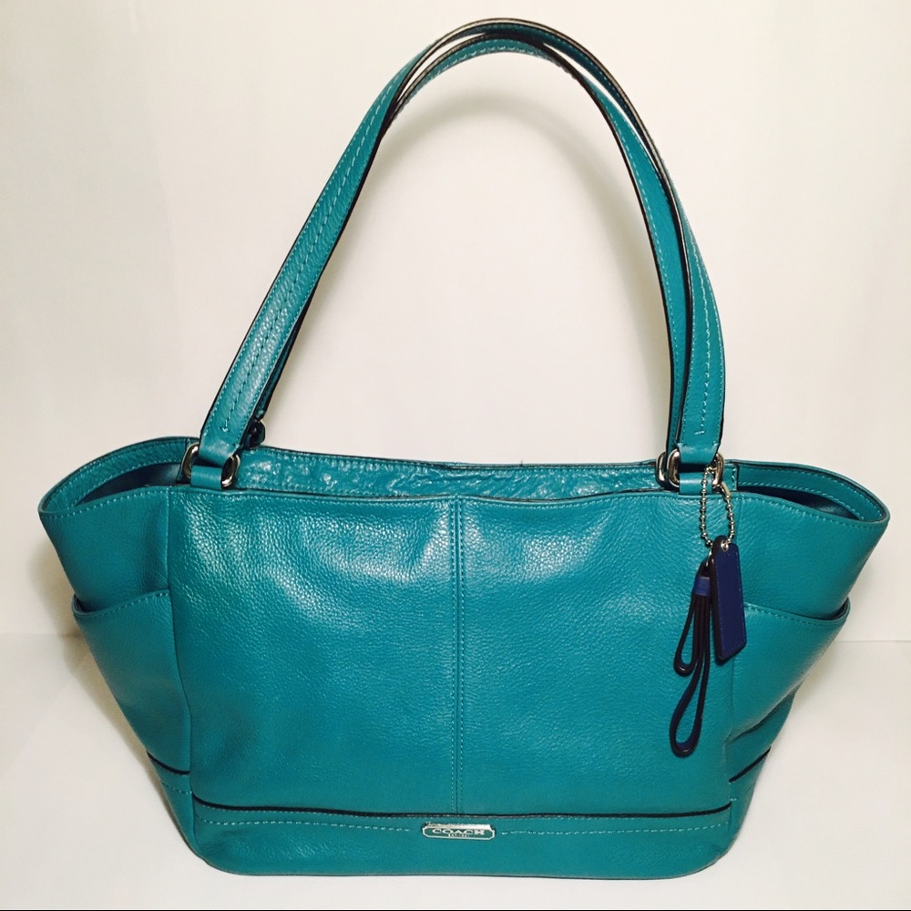 COACH LEATHER CARRIE TOTE🌟NEVER USED!!!